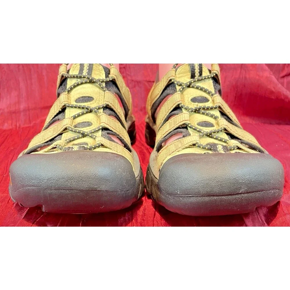 Keen mens tan